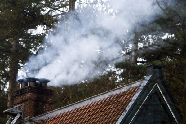 Omgevingsdienst wil onderzoek naar houtstook verbod